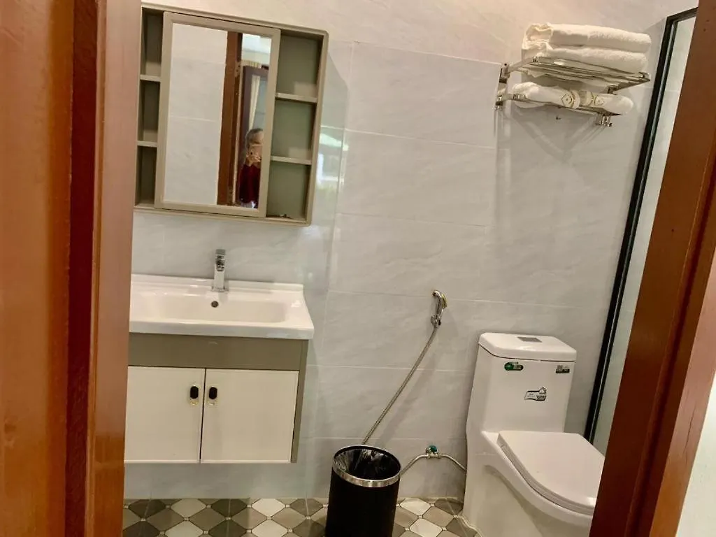 Happy Hour Hotel Λουάνγκ Πραμπάνγκ Πανσιόν